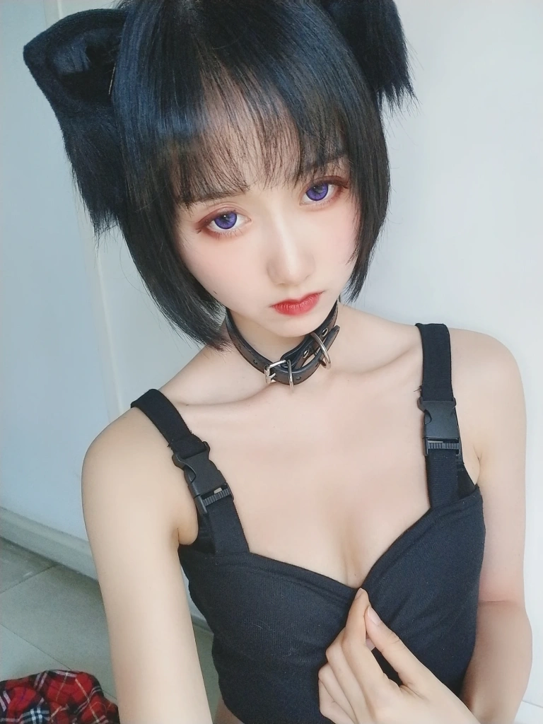 《不良猫》｜木棉棉 · 44张写真、2 个视频