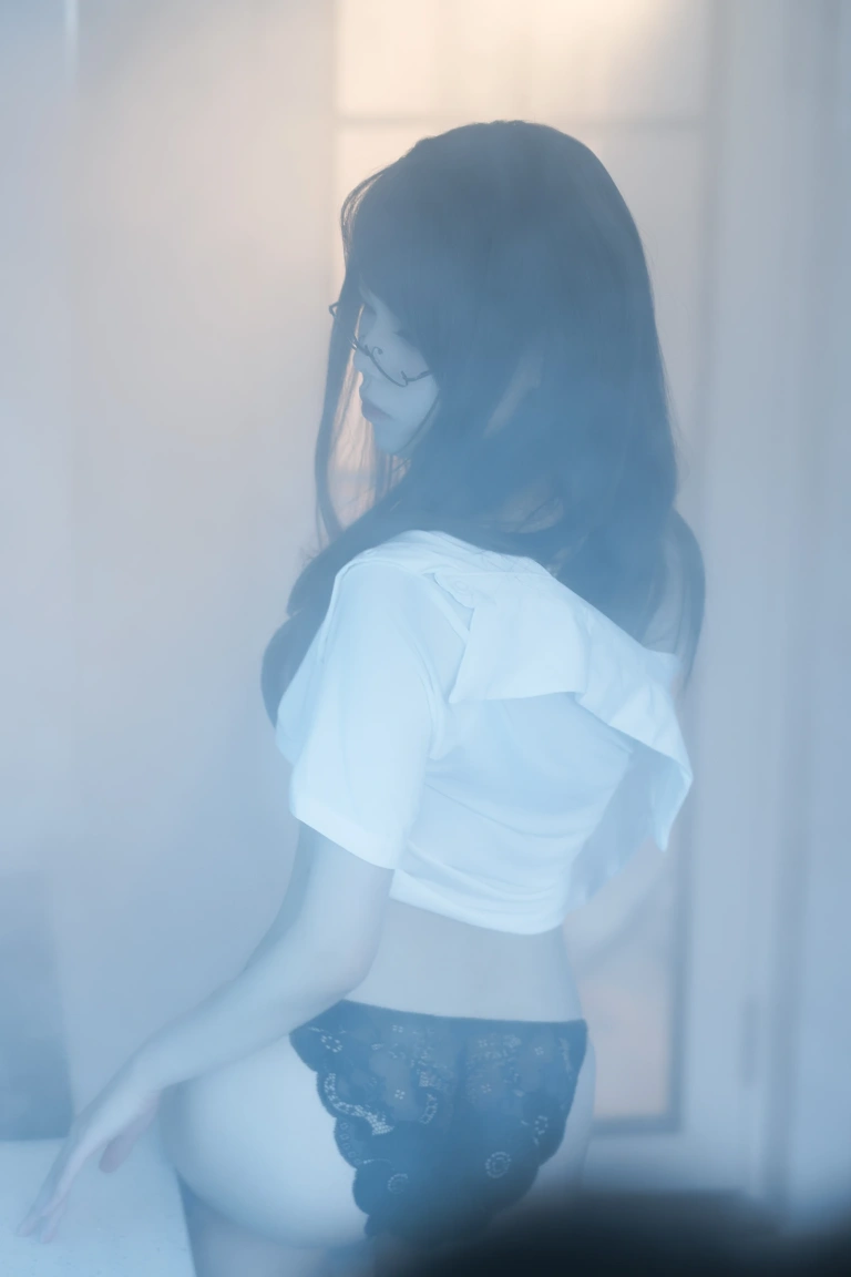 《眼镜娘1号》｜七月喵子 · 21张写真