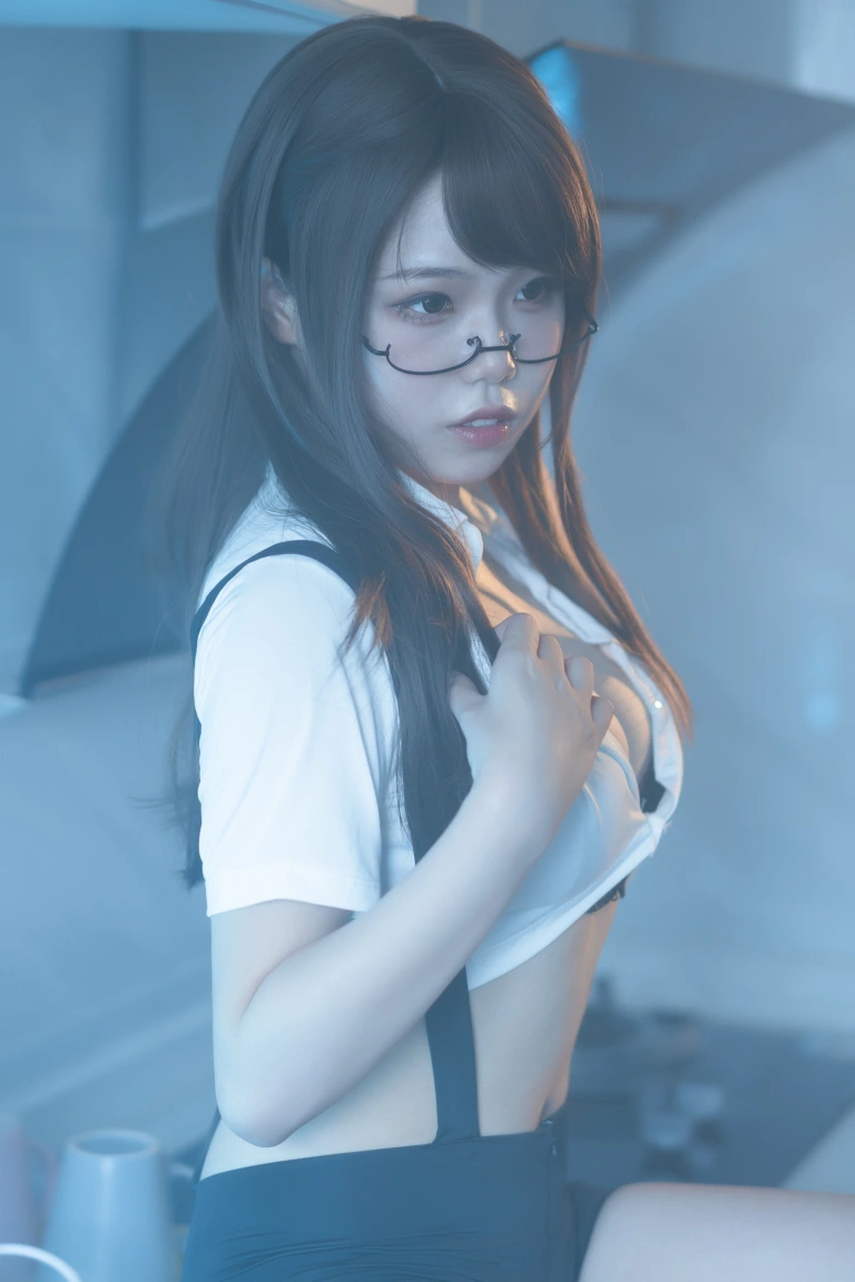 《眼镜娘1号》｜七月喵子 · 21张写真