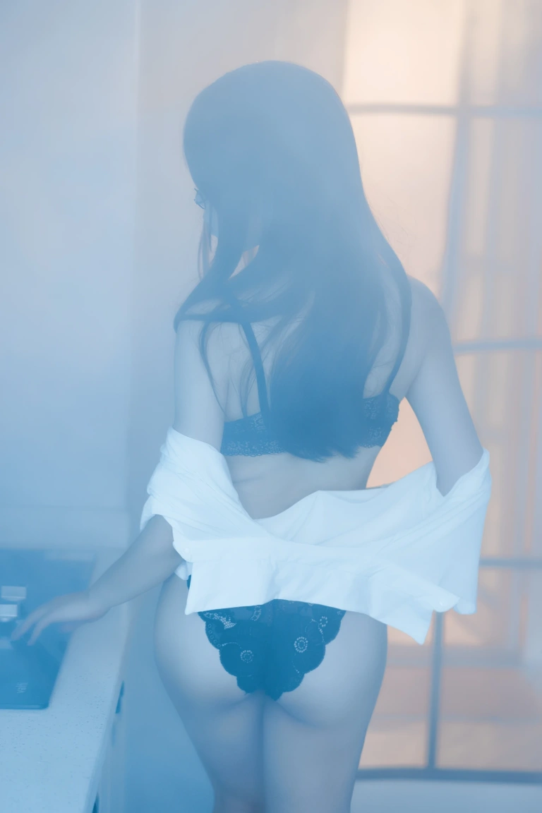 《眼镜娘1号》｜七月喵子 · 21张写真