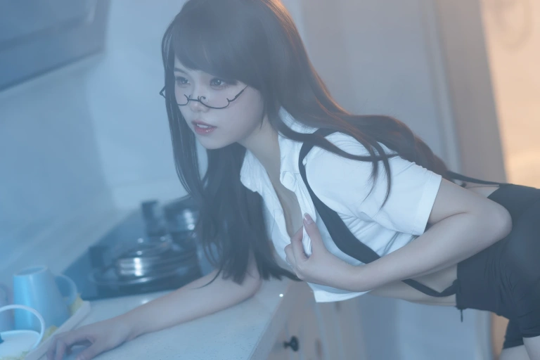 《眼镜娘1号》｜七月喵子 · 21张写真