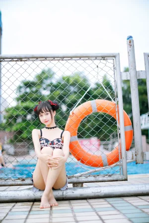 《草莓泳衣》｜木棉棉 · 40张写真