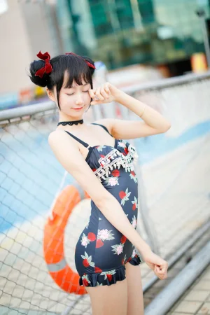 《草莓泳衣》｜木棉棉 · 40张写真