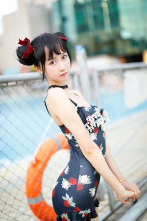 《草莓泳衣》｜木棉棉 · 40张写真