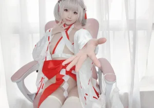 《巫女服自拍》｜朝霧愛 · 40张写真