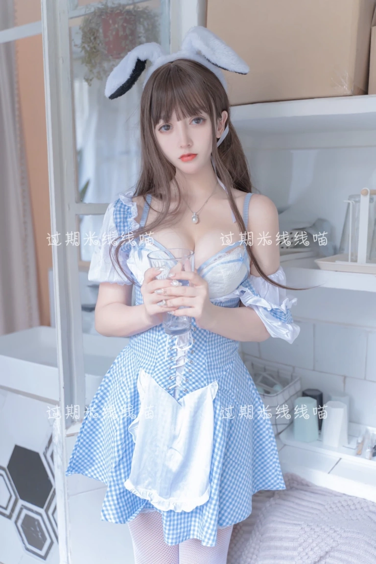 《蓝白》｜过期米线线喵 · 55张写真