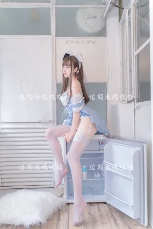 《蓝白》｜过期米线线喵 · 55张写真