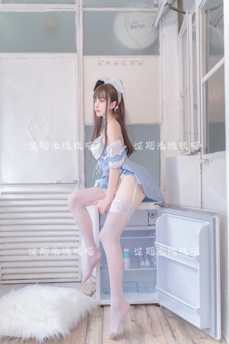 《蓝白》｜过期米线线喵 · 55张写真