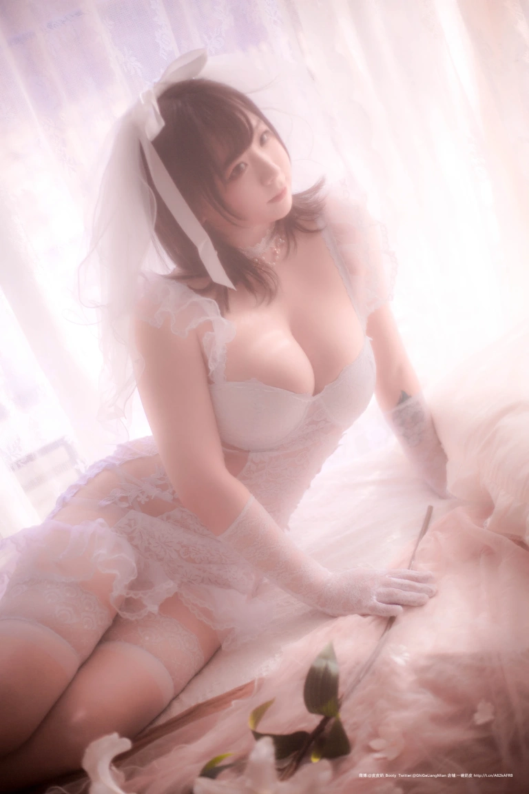 《朦胧婚纱》｜皮皮奶 · 66张写真