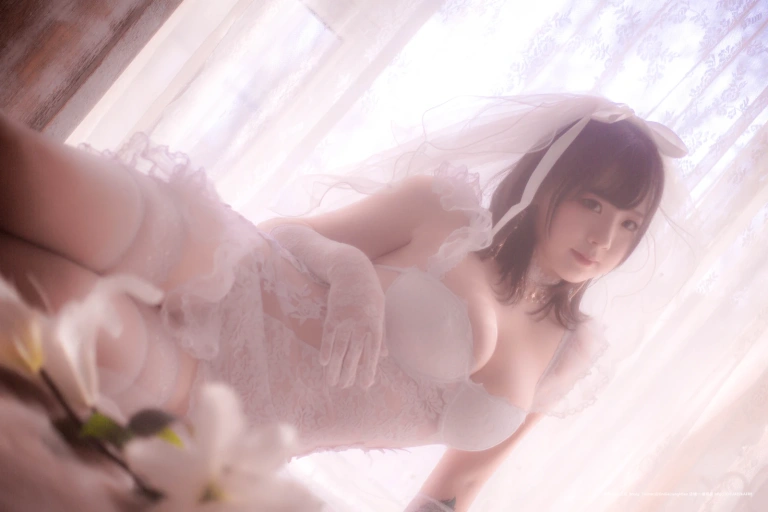 《朦胧婚纱》｜皮皮奶 · 66张写真