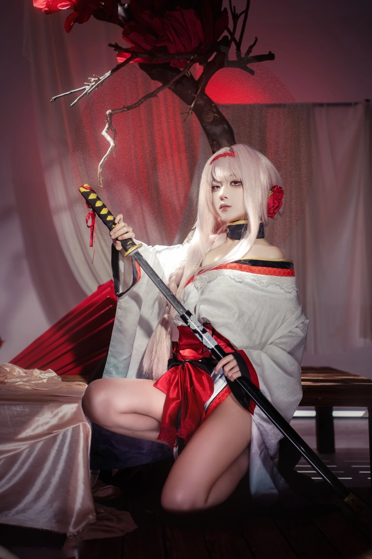 《Nikke胜利女神 暗莲》｜矢量鱼 · 30张写真