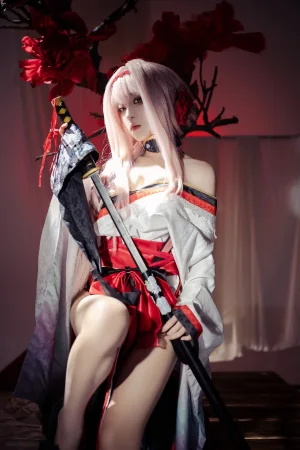 《Nikke胜利女神 暗莲》｜矢量鱼 · 30张写真