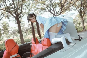 《白丝过膝袜》｜不呆猫 · 21张写真、12 个视频