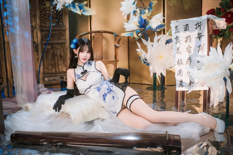 《瓶儿·青花瓷旗袍》｜羽生三未 · 25张写真
