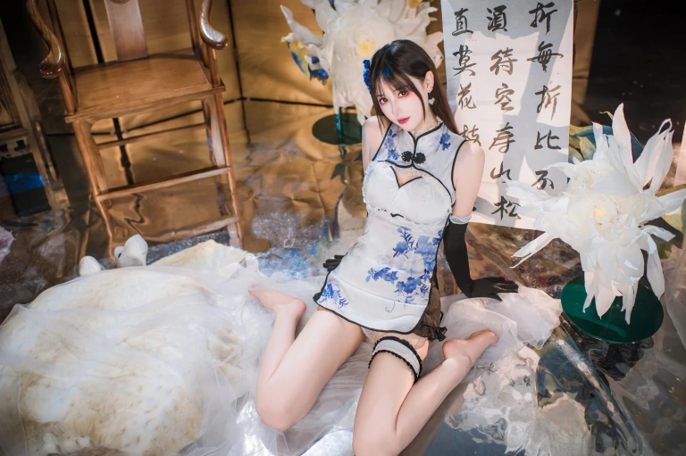 《瓶儿·青花瓷旗袍》｜羽生三未 · 25张写真