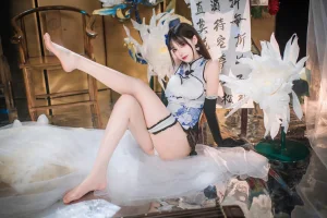 《瓶儿·青花瓷旗袍》｜羽生三未 · 25张写真