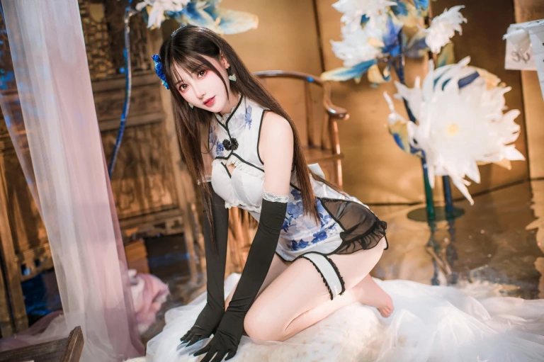 《瓶儿·青花瓷旗袍》｜羽生三未 · 25张写真