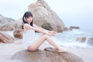 《海边白色比基尼》｜木棉棉 · 30张写真