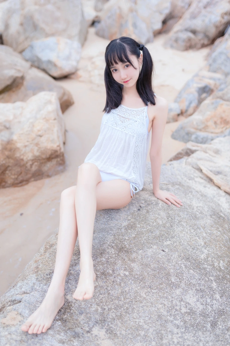 《海边白色比基尼》｜木棉棉 · 30张写真