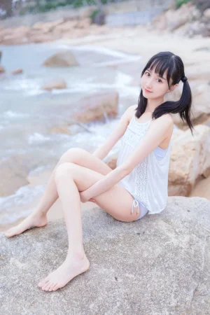 《海边白色比基尼》｜木棉棉 · 30张写真