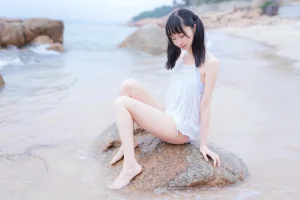《海边白色比基尼》｜木棉棉 · 30张写真
