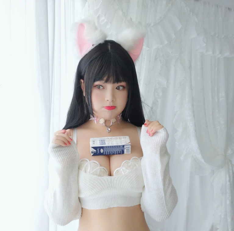《小奶猫》｜白烨 · 64张写真、17 个视频