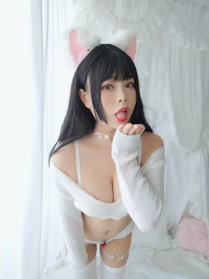 《小奶猫》｜白烨 · 64张写真、17 个视频