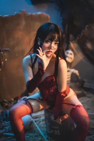 《红色corset》｜是一只熊仔 · 42张写真