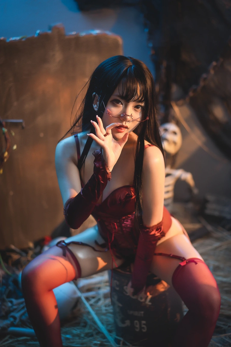 《红色corset》｜是一只熊仔 · 42张写真