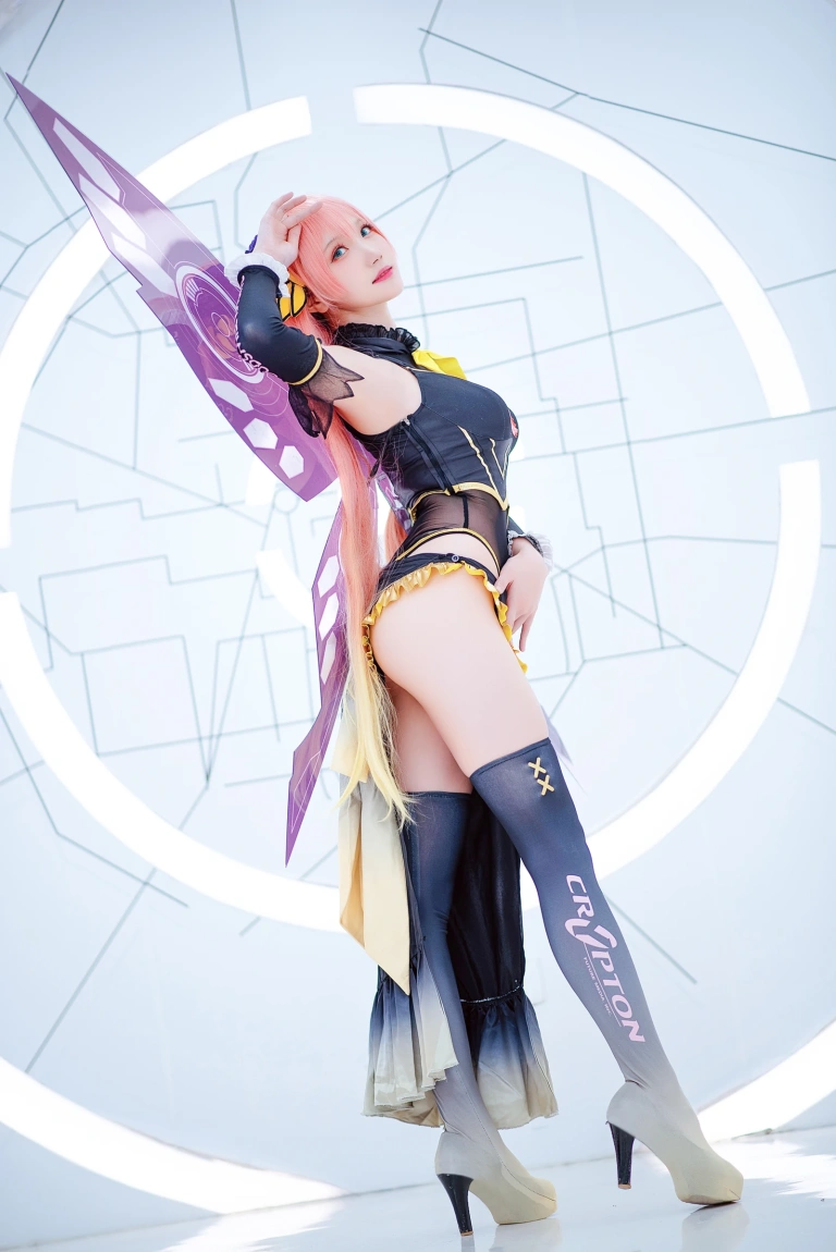 《LUKA 赛车》｜瓜希酱 · 22张写真