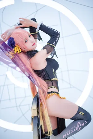 《LUKA 赛车》｜瓜希酱 · 22张写真