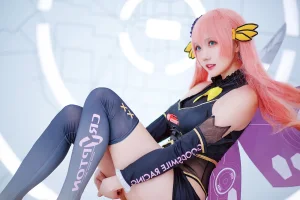 《LUKA 赛车》｜瓜希酱 · 22张写真