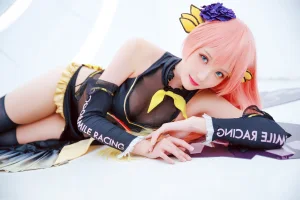 《LUKA 赛车》｜瓜希酱 · 22张写真