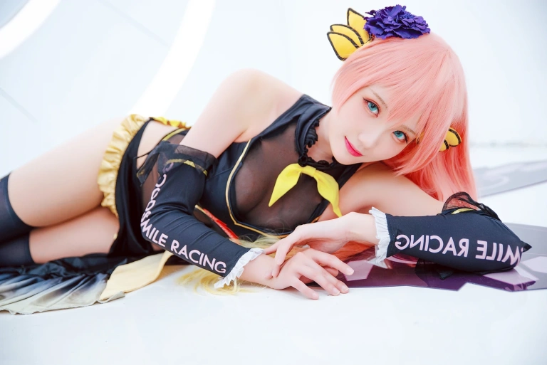 《LUKA 赛车》｜瓜希酱 · 22张写真