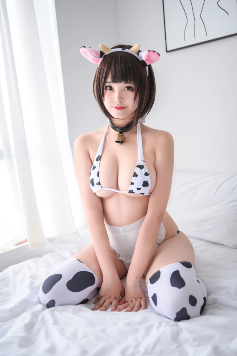 《小奶牛》｜蜜汁猫裘 · 52张写真