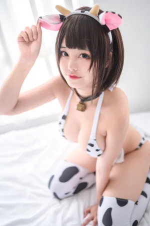 《小奶牛》｜蜜汁猫裘 · 52张写真