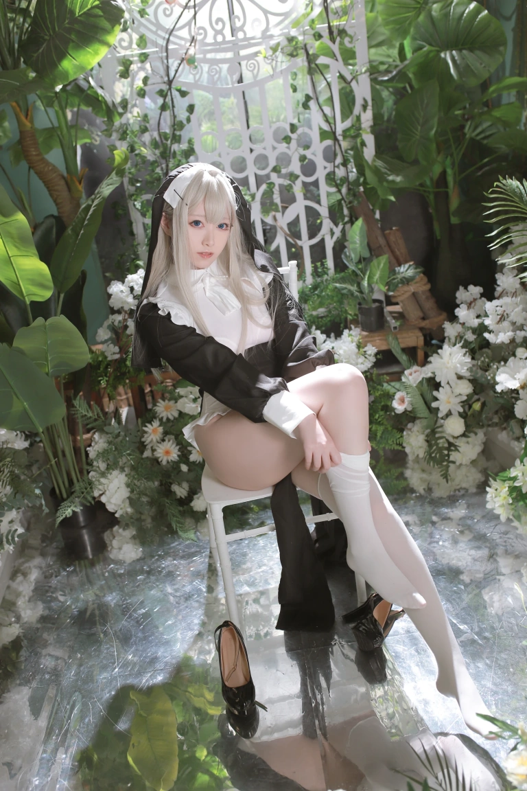《修女》｜朝霧愛 · 56张写真