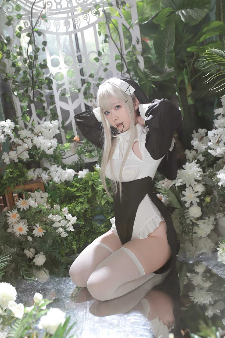 《修女》｜朝霧愛 · 56张写真