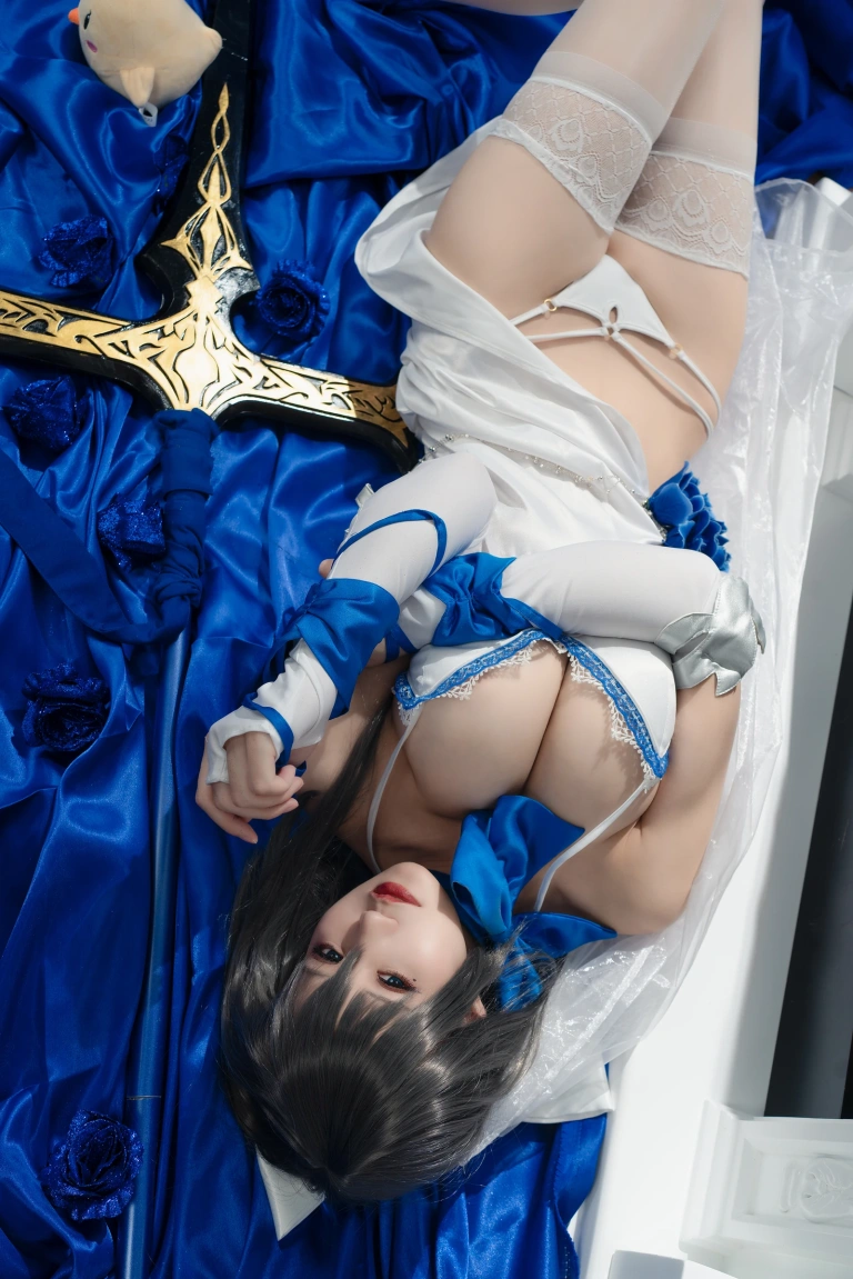 《路易九世礼服》｜小仓千代 · 20张写真
