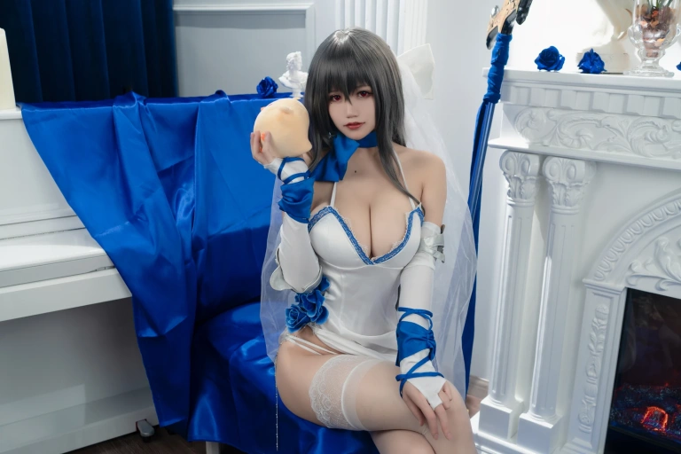 《路易九世礼服》｜小仓千代 · 20张写真