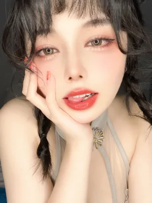 《透明灰撕袜》｜七月喵子 · 45张写真