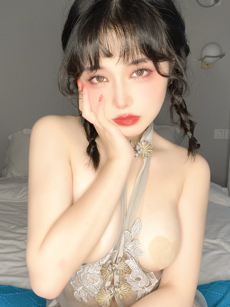 《透明灰撕袜》｜七月喵子 · 45张写真