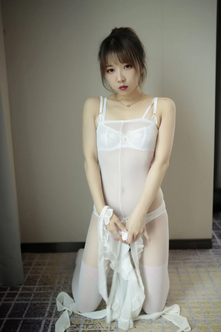 《白色女仆》｜小女巫露娜 · 29张写真