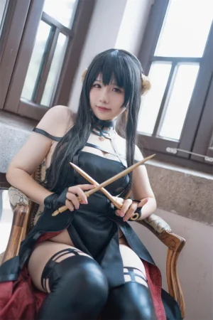 《约尔礼服+同人内衣》｜阿半今天很开心 · 53张写真