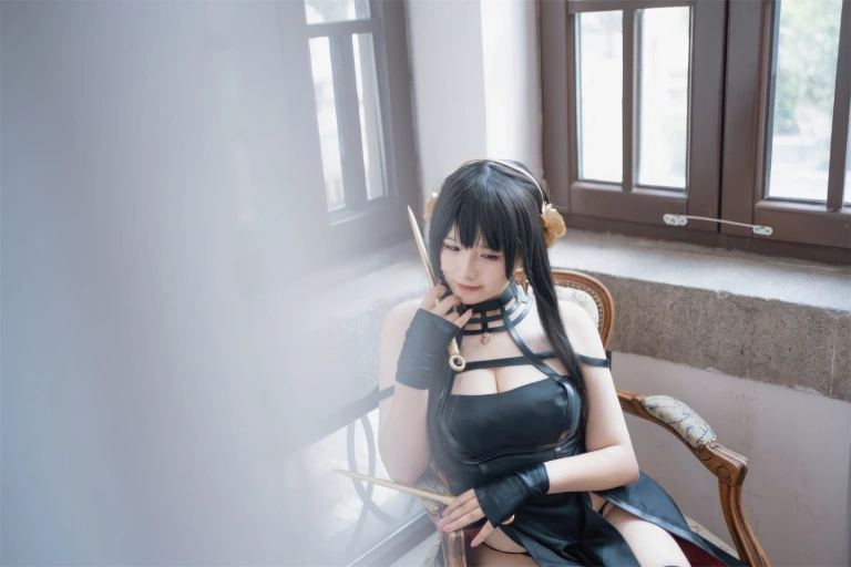 《约尔礼服+同人内衣》｜阿半今天很开心 · 53张写真
