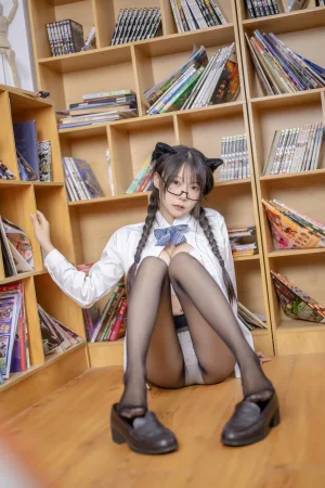 《小鹿乱撞 jk制服》｜香草喵露露 · 74张写真