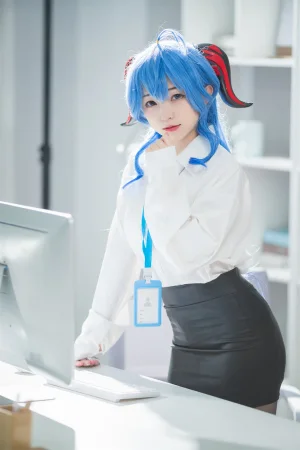 《甘雨秘书OL》｜花铃 · 93张写真