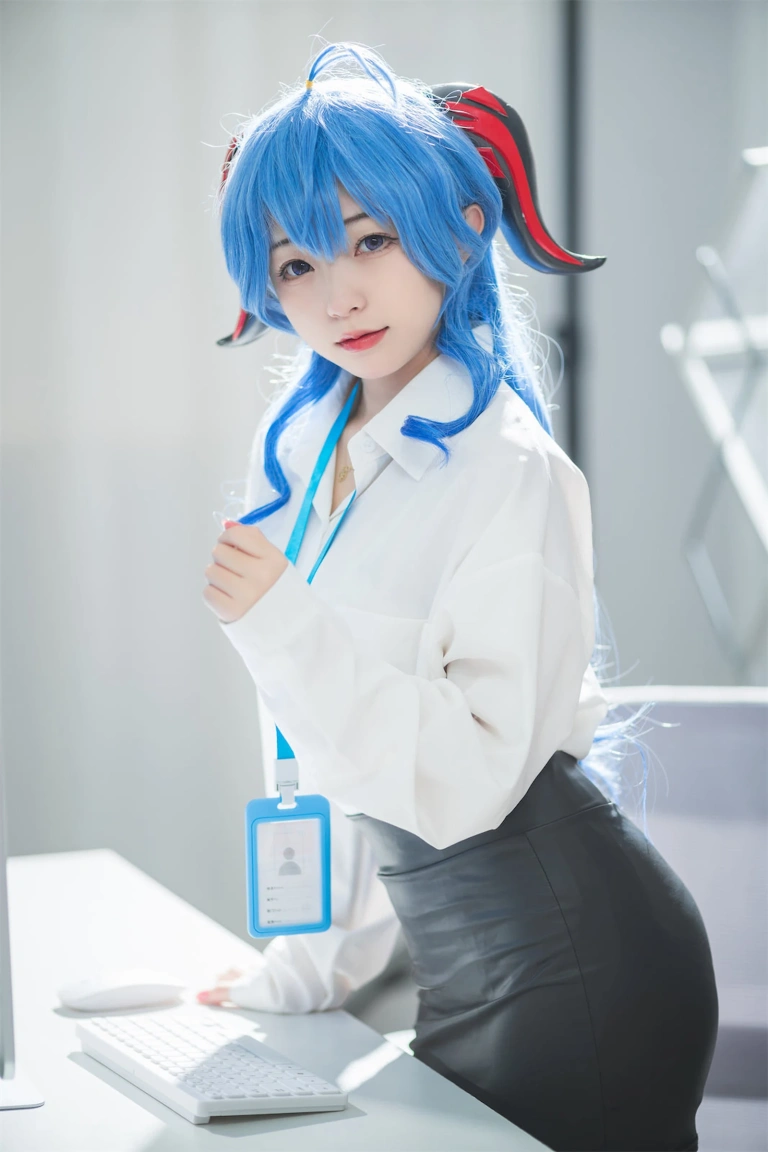 《甘雨秘书OL》｜花铃 · 93张写真