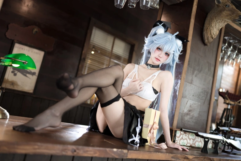 《少女前线 芙洛伦·药心巧克力》｜九柒喵 · 29张写真