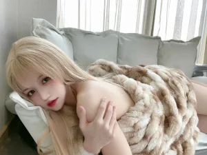 《猫毛毯》｜小仓千代 · 26张写真